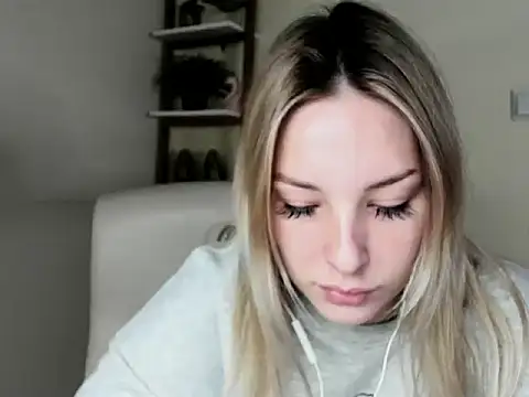 Snapshot of VelvetAngela chatting on February 12, 2026, 7:47 am VelvetAngela online show from February 12, 2026, 7:47 am