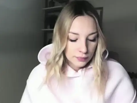 Snapshot of VelvetAngela chatting on February 18, 2026, 6:42 am VelvetAngela online show from February 18, 2026, 6:42 am