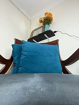 LilaRvsh online show from July 16, 2026, 6:03 pm