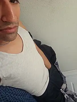 Yoloso33 online show from February 26, 2026, 5:34 pm