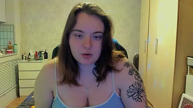 Snapshot of katya_idinax chatting on February 12, 2026, 3:51 pm katya idinax online show from February 12, 2026, 3:51 pm