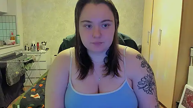 Snapshot of katya_idinax chatting on February 13, 2026, 3:30 pm katya idinax online show from February 13, 2026, 3:30 pm