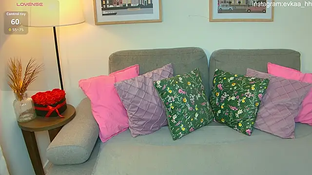 SinLuna  online show from March 30, 2026, 6:20 pm