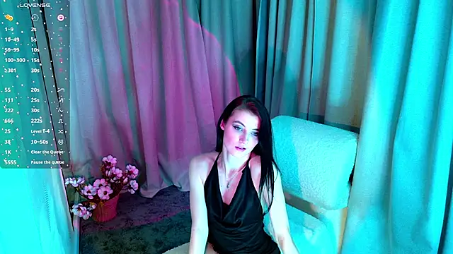 NicoleLuxe online show from February 19, 2026, 4:58 pm