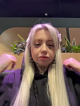 Snapshot of Chiibi chatting on February 8, 2026, 10:07 am Chiibi online show from February 8, 2026, 10:07 am