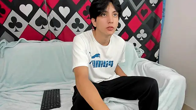 Steerlingxvx online show from February 5, 2026, 12:32 pm