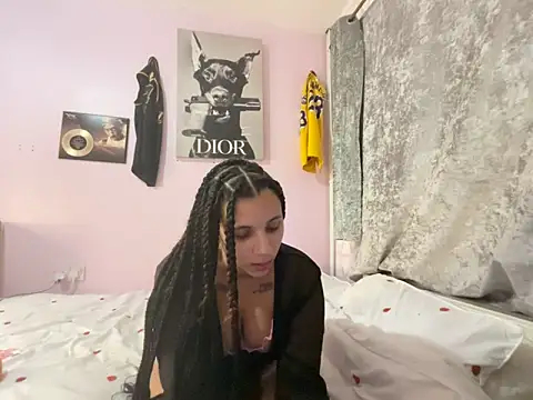 Snapshot of RavenNoirr chatting on February 28, 2026, 6:20 pm RavenNoirr online show from February 28, 2026, 6:20 pm