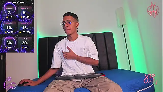 Snapshot of StellayDrake chatting on February 15, 2026, 1:41 pm StellayDrake online show from February 15, 2026, 1:41 pm