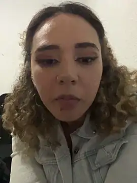 Isabelle Sara online show from February 4, 2026, 3:23 am