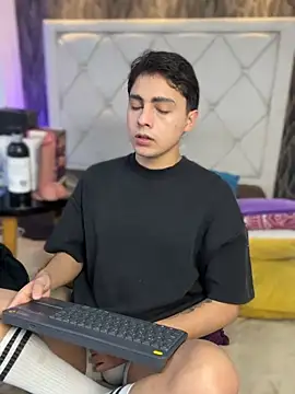 Snapshot of Samu_Hott chatting on February 18, 2026, 8:05 pm Samu Hott online show from February 18, 2026, 8:05 pm