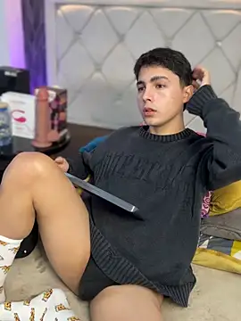 Snapshot of Samu_Hott chatting on February 19, 2026, 8:05 pm Samu Hott online show from February 19, 2026, 8:05 pm