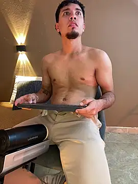 Noah Smith01 online show from June 3, 2026, 10:04 pm