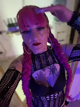 Snapshot of Karolaiin_LS chatting on February 8, 2026, 8:34 pm Karolaiin LS online show from February 8, 2026, 8:34 pm