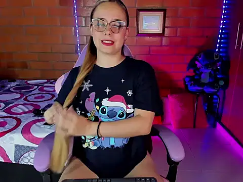 Snapshot of cristalprincess_ chatting on February 23, 2026, 10:18 pm cristalprincess online show from February 23, 2026, 10:18 pm