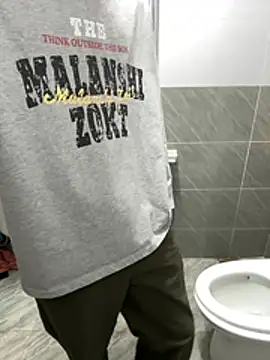 Snapshot of gold221298 chatting on February 15, 2026, 2:14 pm gold221298 online show from February 15, 2026, 2:14 pm