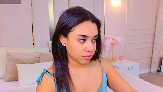 Snapshot of Luna_Cortier chatting on March 3, 2026, 5:35 am Luna Cortier online show from March 3, 2026, 5:35 am