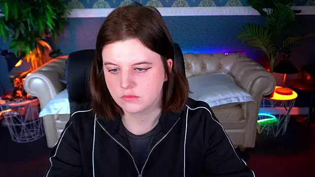 KristiFoxy online show from April 12, 2026, 5:12 am