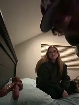 xxlivecouple online show from February 8, 2026, 7:56 am