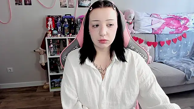 MollysLand online show from March 4, 2026, 8:31 am