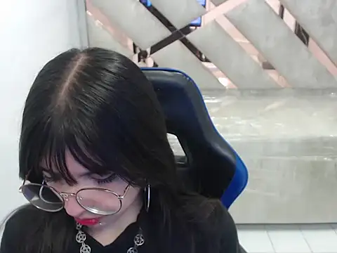 Snapshot of elizabeth_t_ chatting on February 5, 2026, 12:43 pm elizabeth t online show from February 5, 2026, 12:43 pm