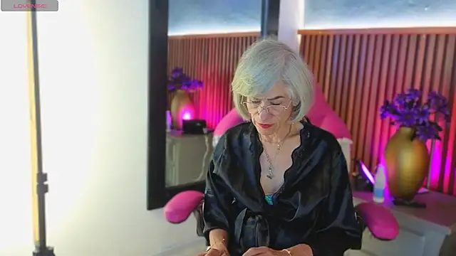 miss monserrate01 online show from May 11, 2026, 2:12 pm