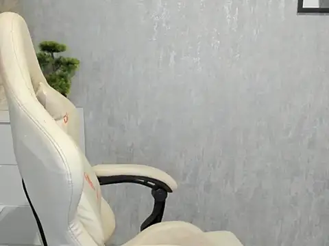 MistressMiia online show from May 30, 2026, 5:21 pm