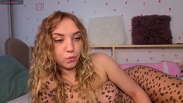 alice charm  online show from April 4, 2026, 6:55 am