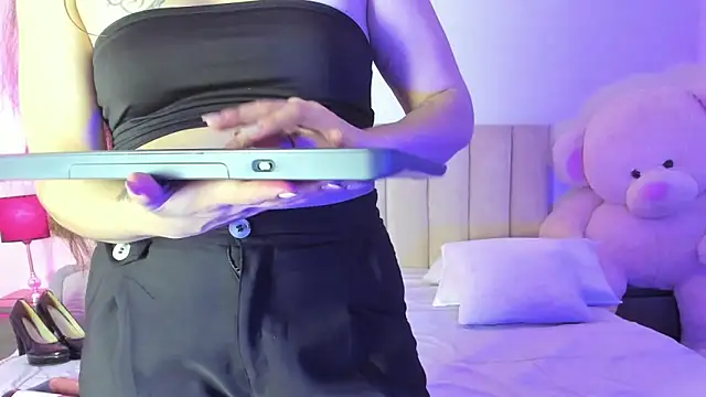 Snapshot of AmberRaiden chatting on February 19, 2026, 3:35 am AmberRaiden online show from February 19, 2026, 3:35 am