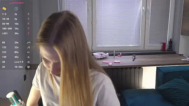 Snapshot of FranciscaGaring chatting on February 11, 2026, 7:13 am FranciscaGaring online show from February 11, 2026, 7:13 am