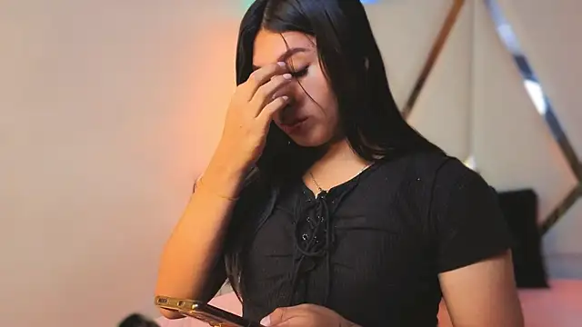 MeelFox online show from April 8, 2026, 1:00 pm