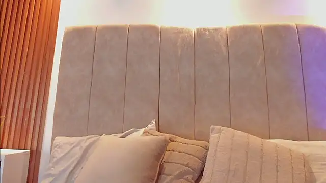 Snapshot of _Laura_saenz1 chatting on February 3, 2026, 12:21 pm Laura saenz1 online show from February 3, 2026, 12:21 pm