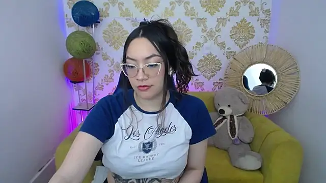 Snapshot of ALISS_M_ chatting on February 17, 2026, 7:42 pm ALISS M online show from February 17, 2026, 7:42 pm