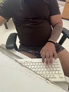 Rah0091 online show from April 17, 2026, 7:33 am