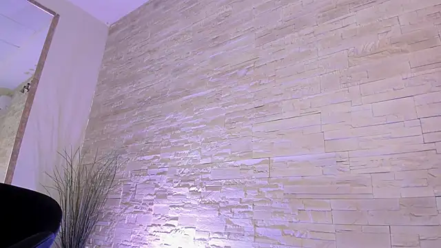 Ivorym00n online show from April 6, 2026, 4:32 am