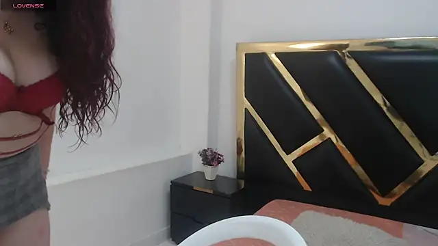 Snapshot of CarolRousee chatting on February 6, 2026, 7:17 pm CarolRousee online show from February 6, 2026, 7:17 pm