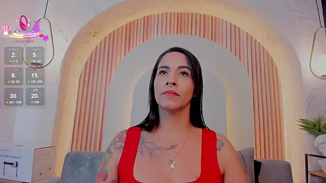 violet scott  online show from April 15, 2026, 8:53 pm