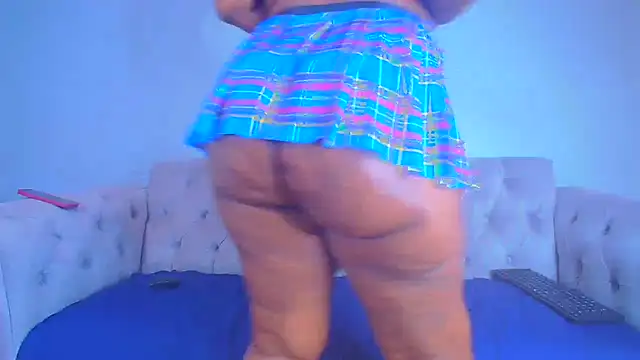 CreamyCurves online show from May 28, 2026, 6:21 am