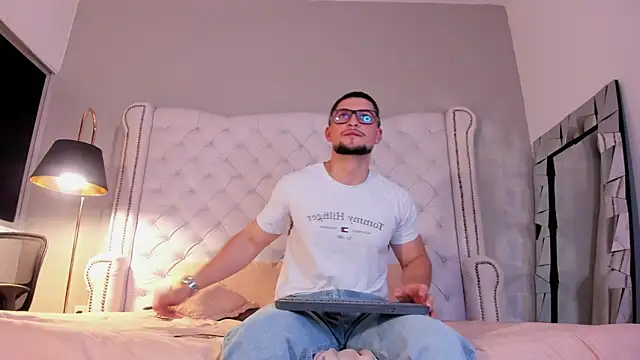 valenssio moretti online show from March 15, 2026, 4:40 am