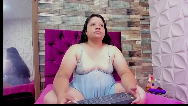 Snapshot of Carolina-Lenon chatting on February 6, 2026, 6:44 pm Carolina-Lenon online show from February 6, 2026, 6:44 pm