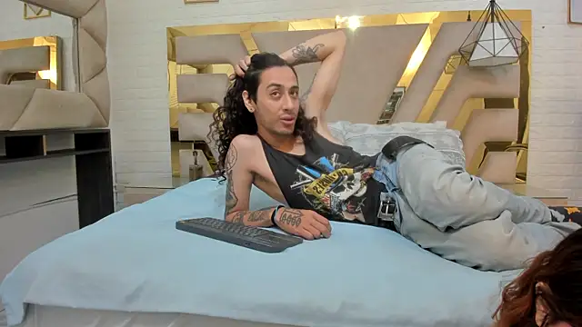 Goldentemptation  online show from April 8, 2026, 1:22 pm