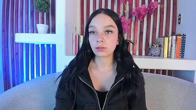 Elizabeth Ferrer online show from April 9, 2026, 12:32 pm