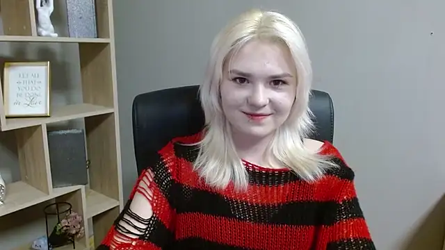 Snapshot of SweetLilyxo chatting on February 10, 2026, 2:32 pm SweetLilyxo online show from February 10, 2026, 2:32 pm