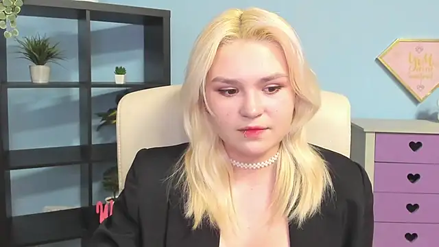 Snapshot of SweetLilyxo chatting on February 14, 2026, 2:47 pm SweetLilyxo online show from February 14, 2026, 2:47 pm