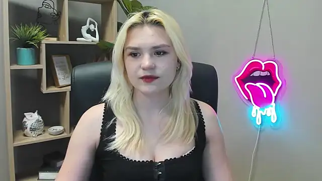 SweetLilyxo online show from April 22, 2026, 6:27 am