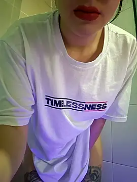 Snapshot of Artt_Juli chatting on February 13, 2026, 4:47 pm Artt Juli online show from February 13, 2026, 4:47 pm