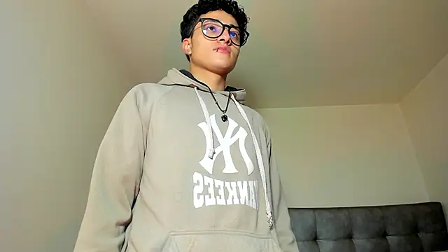 Adonibaskerville4 online show from April 9, 2026, 1:49 pm