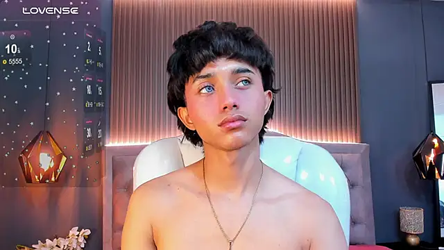 Noa 03 online show from February 11, 2026, 1:49 pm