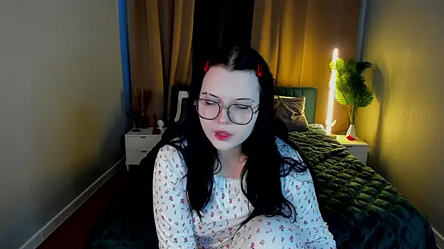 Snapshot of Kira_G0ld chatting on February 28, 2026, 1:06 am Kira G0ld online show from February 28, 2026, 1:06 am