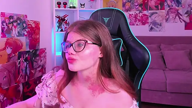 ChloeHalses online show from April 3, 2026, 5:22 pm