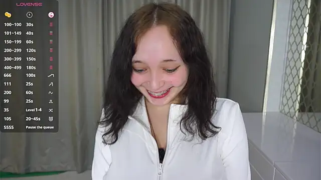 Snapshot of HannaHayles chatting on May 4, 2026, 6:37 pm HannaHayles online show from May 4, 2026, 6:37 pm